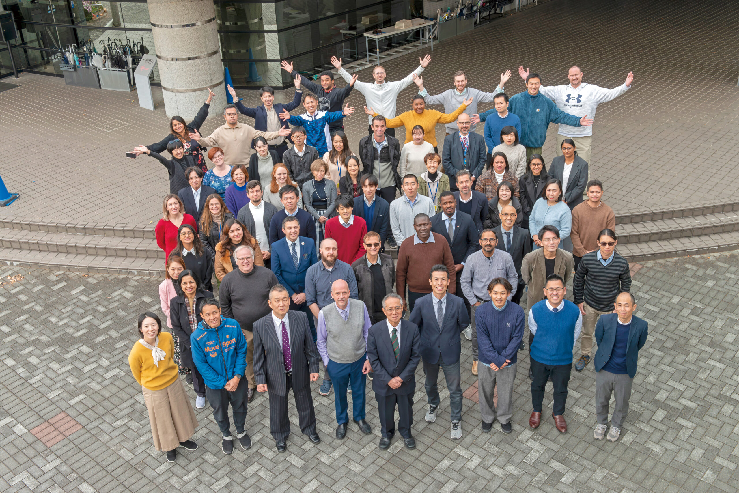 オールイングリッシュの「国際バカロレア」プログラムを実践。日本語クラスも開講